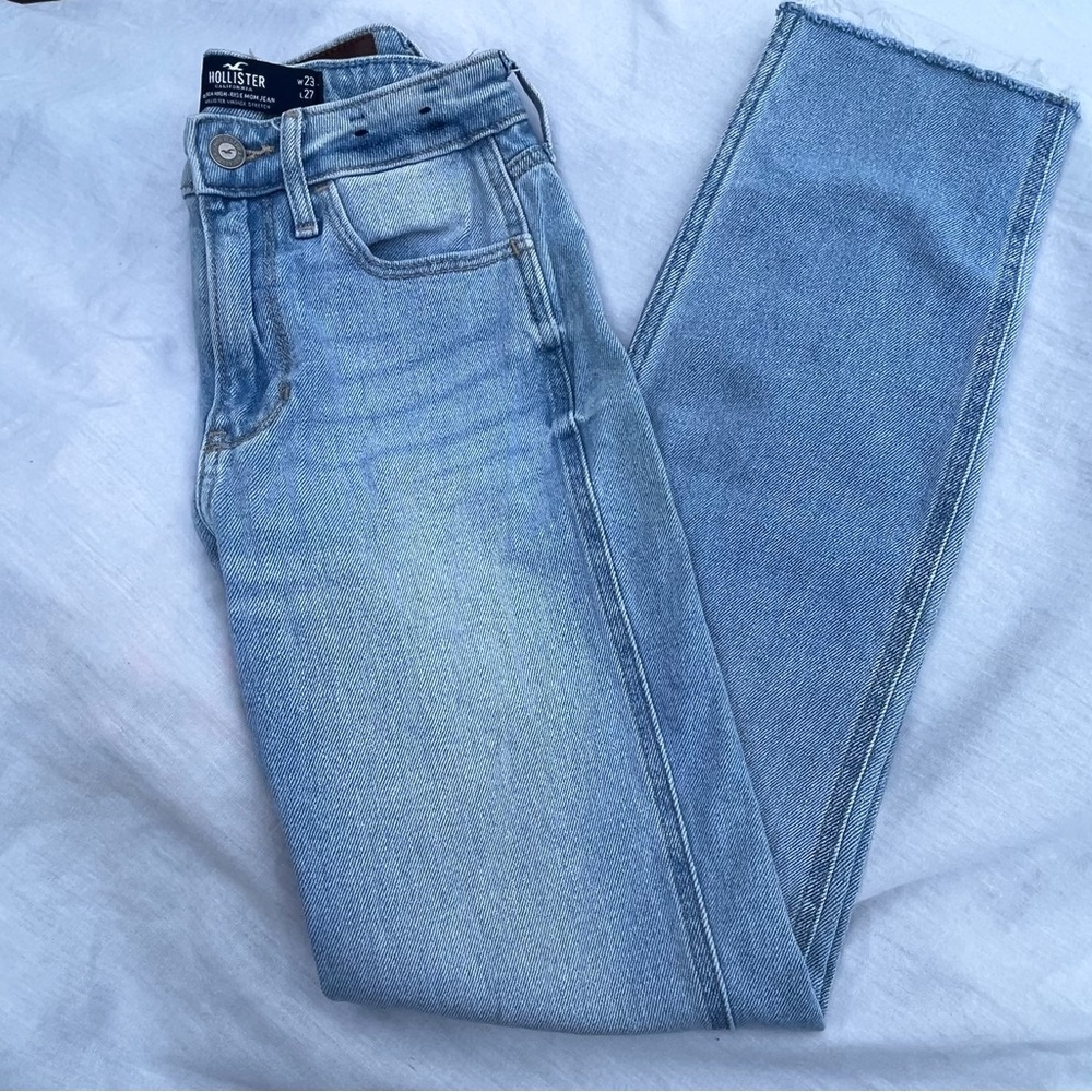 Hollister Vintage High Rise Mom Jeans